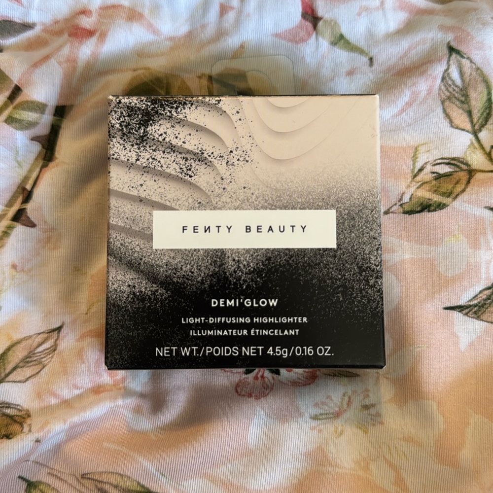 NEW Fenty Beauty Demi-Glow Highlighter - Yum Rum 05